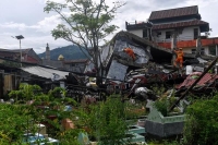 إندونيسيا : ارتفاع ضحايا الزلزال إلى 73 شخصا