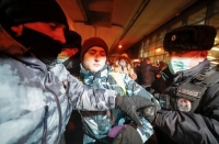 احتجاز أشخاص على علاقة بـ "نافالني" في مطار فنوكوفو 