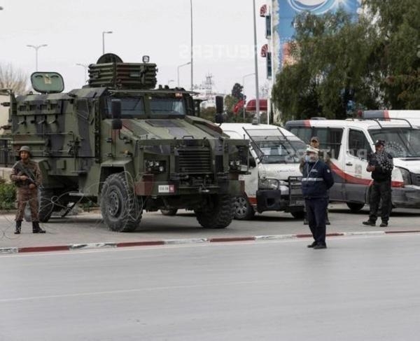 احتجاجات تونس.. مواجهات عنيفة والجيش يتدخل واعتقال 240