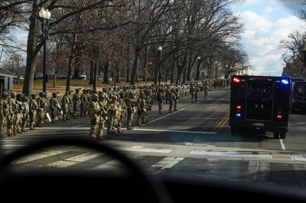 عسكريون في حالة تأهب مع حفل تنصيب الرئيس الأمريكي الـ46 (رويترز)