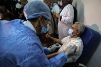 الجزائر تمدد الحجر الجزئي وتبدأ حملة للتطعيم ضد كورونا