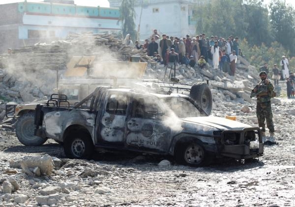 طالبان تقتل 14 جنديا في انفجار سيارة مفخخة شرق أفغانستان