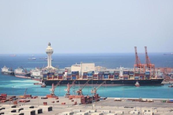 استئناف حركة الملاحة في ميناء جدة بعد توقف مؤقت