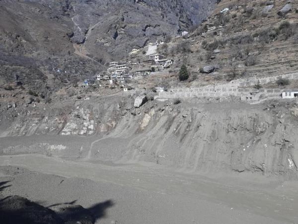 مقتل 9 أشخاص بعد انهيار نهر جليدي في الهند