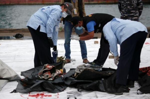 محققون : الطائرة الإندونيسية المنكوبة واجهت مشكلات في نظام الوقود