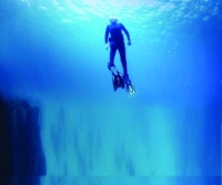 «الغوص».. متعة اكتشاف سحر الأعماق في ينبع