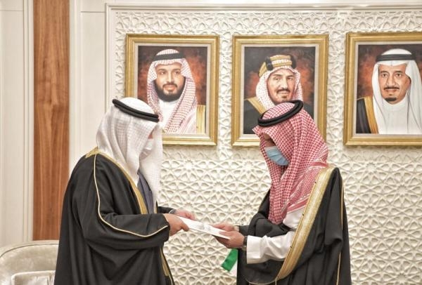 الملك يتلقى رسالة خطية من أمير الكويت تتعلق بالعلاقات الثنائية