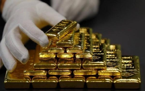 الذهب يبلغ أدنى مستوى في أكثر من 7 أشهر