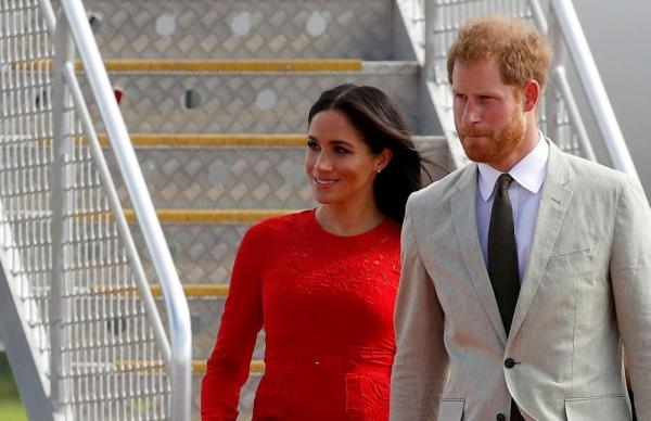 الأمير هاري وزوجته ينفصلان نهائيا عن العائلة المالكة 