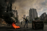 لليوم الثالث .. الاحتجاجات تتصاعد في لبنان بسبب الأزمة الاقتصادية
