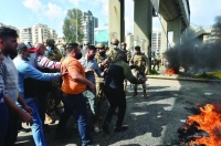 الاحتجاجات تعم لبنان وتطالب الرئيس بالاستقالة وتولي الجيش مقاليد الأمور