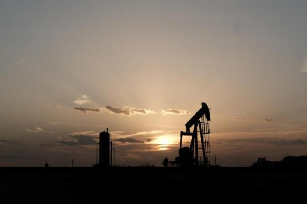 النفط يصعد إلى 69 دولارا مع توقعات خفض المعروض