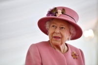 ملكة بريطانيا :أشعر بالحزن من أجل " هاري وميجان"