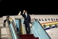 رئيس وزراء ماليزيا يغادر الرياض