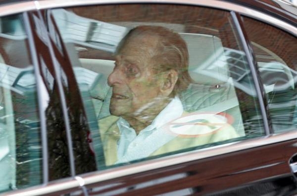 بريطانيا.. الأمير فيليب يغادر المستشفى