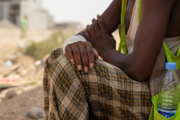 «رايتس ووتش» تحمل الحوثي مسؤولية مجزرة المهاجرين الأفارقة