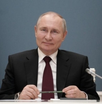 بوتين ساخراً من تصريحات بايدن : نتمنى له الصحة