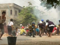 المحتجون في ميانمار يواصلون التظاهر متحدين المجلس العسكري