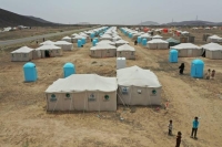 الحكومة اليمنية : استهداف الحوثي لمخيمات النازحين يفاقم الوضع الإنساني