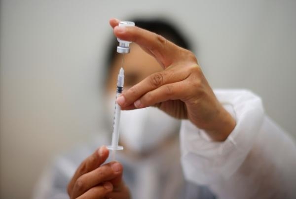 «فايزر وبيونتك» تطلبان تمديد الاستخدام الطارئ للقاحهما للمراهقين