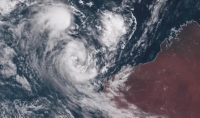 عاصفتان تهددان الساحل الغربي لأستراليا