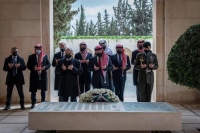 أول ظهور له بعد الأزمة..الأمير حمزة يرافق ملك الأردن في زيارة رسمية