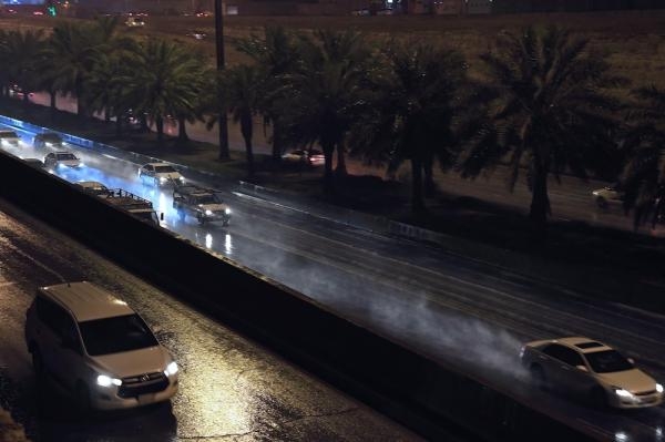 هطول أمطار على الرياض وتوقعات بالاستمرار حتى الـ 6 مساء