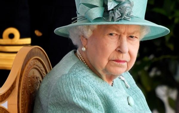 ملكة بريطانيا تستأنف مهامها وتستضيف «احتفال تقاعد»