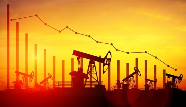 أسعار النفط تغلق على انخفاض.. لكنها تسجل ارتفاعا أسبوعيا يزيد على 6 %