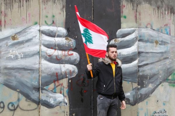 فقر اللبنانيين وفساد السياسيين «أسوأ من القذائف»