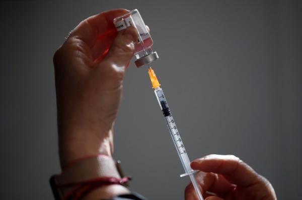 البحرين: إعطاء جرعة ثالثة من اللقاح للفئات الأكثر عرضة للخطر