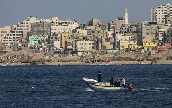 زوارق الاحتلال تهاجم الصيادين في بحر غزة