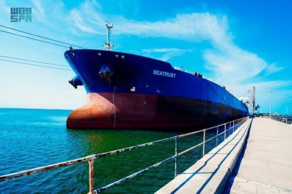 وصول أولى دفعات منحة المشتقات النفطية السعودية إلى ميناء عدن
