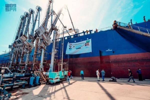 وصول أولى دفعات منحة المشتقات النفطية السعودية إلى ميناء عدن
