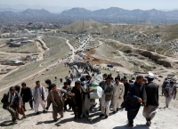 مقتل وإصابة 55 مدنيا في انفجارين بأفغانستان