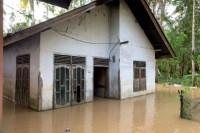 إندونيسيا... فيضانات تغرق 14 قرية