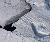بحجم 4320 كم2.. تفكك أكبر جبل جليدي في العالم 