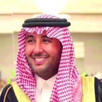 نائب أمير الشرقية يتقدم صلاة الميت على معالي الشيخ فيصل الشهيل