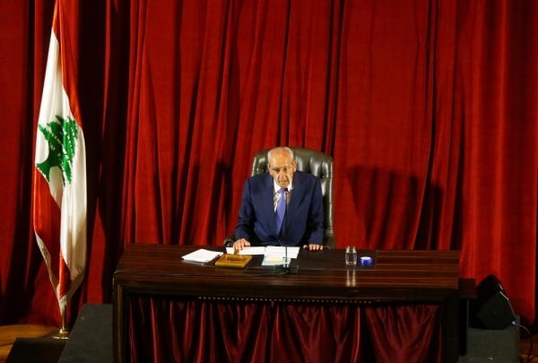 البرلمان اللبناني يرفض رسالة عون ويتمسك بالرئيس المكلف