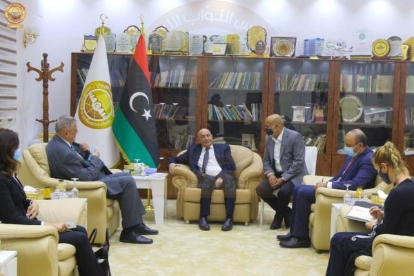 البرلمان الليبي يتمسك بحق الشعب في انتخاب الرئيس