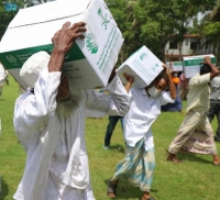 مركز الملك سلمان يوزع 500 سلة غذائية في بنجلادش