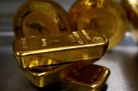الذهب يتراجع 2% بعد بيانات التعافي الأمريكية