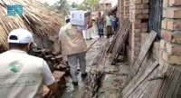 مركز الملك سلمان يوزع 107 أطنان مساعدات لمتضرري الفيضانات في بنجلاديش