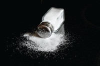 الإفراط في تناول الملح يؤثر على نسبة السكر بالدم