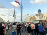 لبنانيون يحتشدون وسط بيروت تنديدا بالفساد والمطالبة بتشكيل حكومة إنقاذ