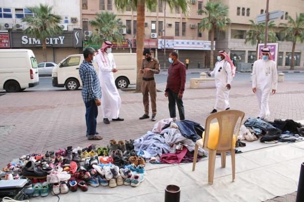  رفع 45 بسطة مخالفة بحي السوق بالدمام