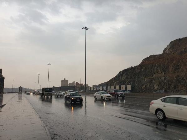 أمطار رعدية على مكة المكرمة حتى الثامنة مساء