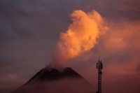 ثوران بركان ميرابي في إندونيسيا