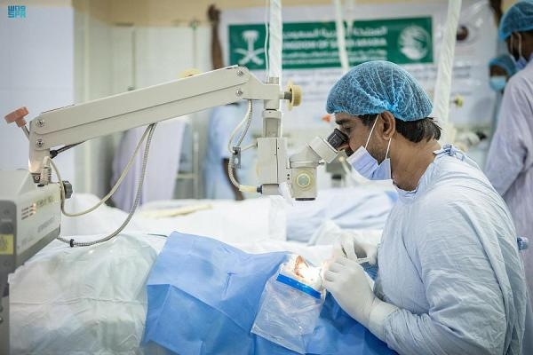 مركز الملك سلمان يجري 161 جراحة لمكافحة العمى في نيجيريا