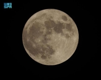 القمر يقترن بالمشتري الليلة ويمكن رؤيته بالعين المجردة